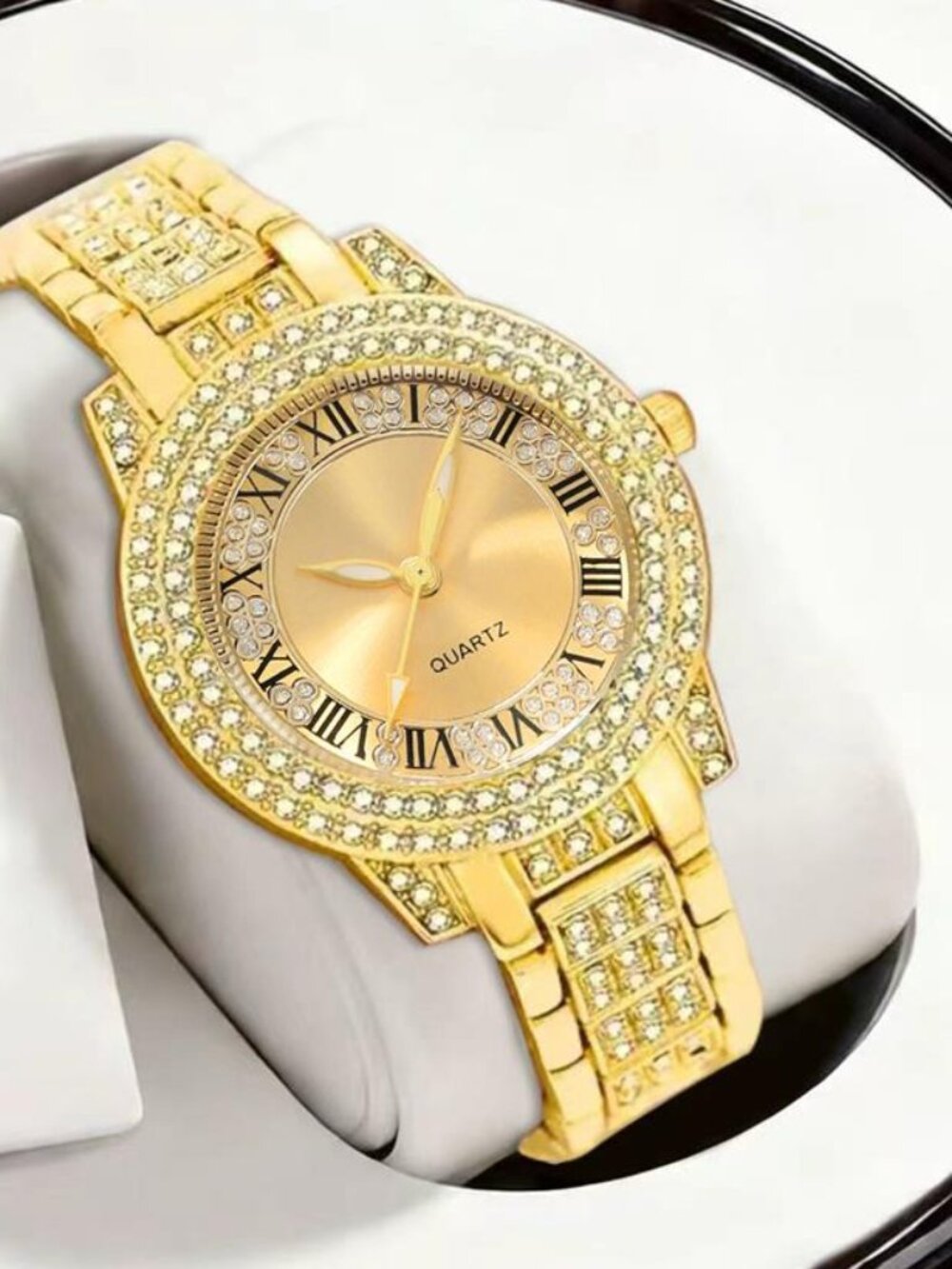 Luxury Design Fashionable and Exquisite Pointer Quartz Watch,